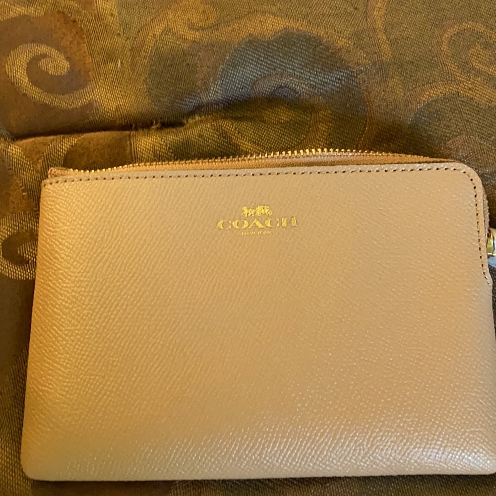 Coach corner-Zipper Wallet